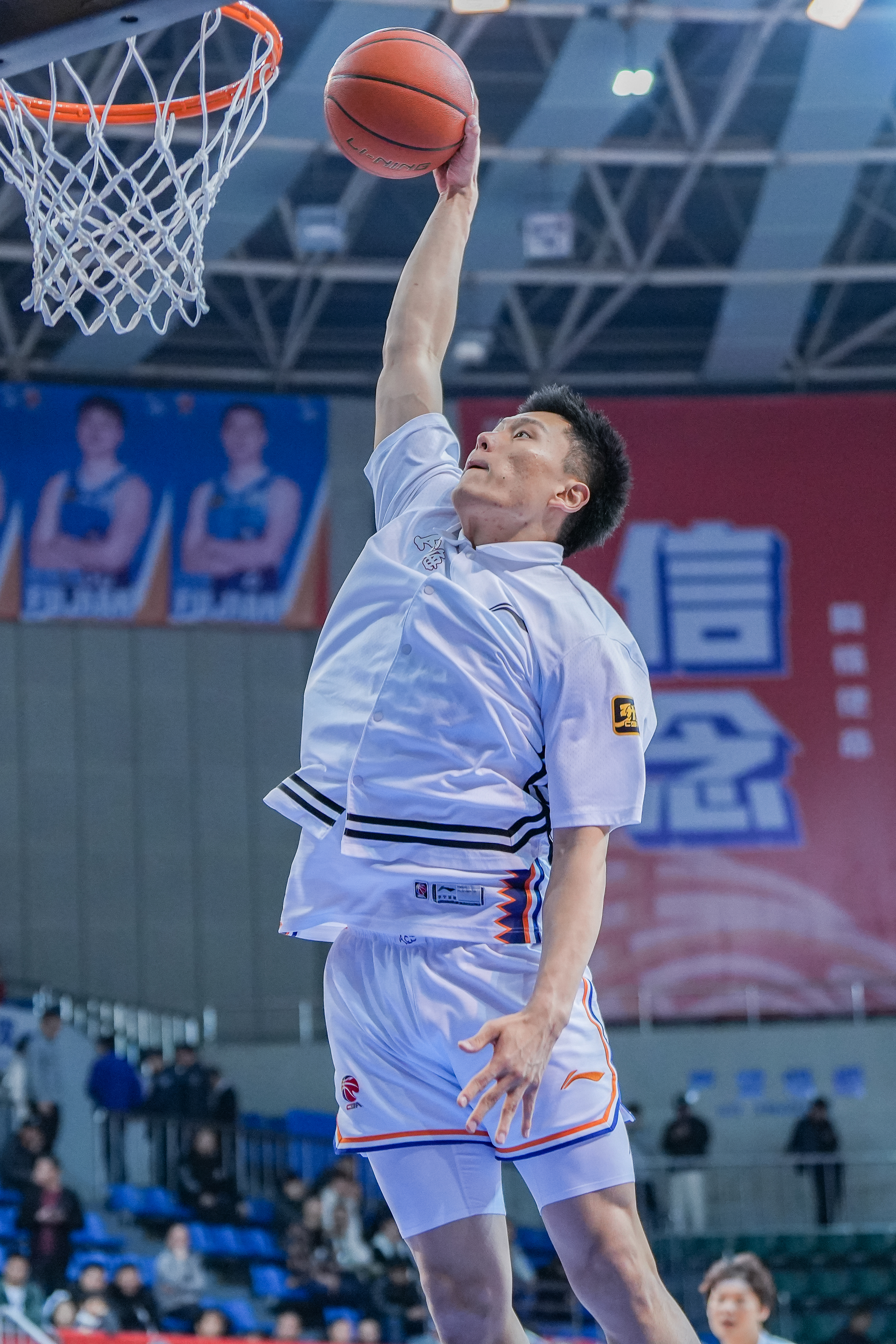  持續(xù)漲球！上海男籃“李花”組合—李弘權(quán)、李添榮