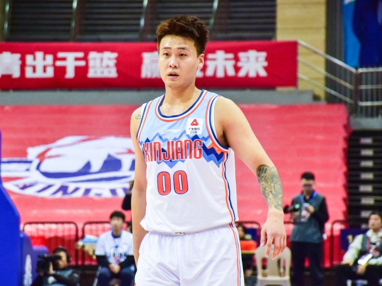  ??隨便打打！趙睿半場8中7&三分3中3貢獻(xiàn)18分2助攻2搶斷