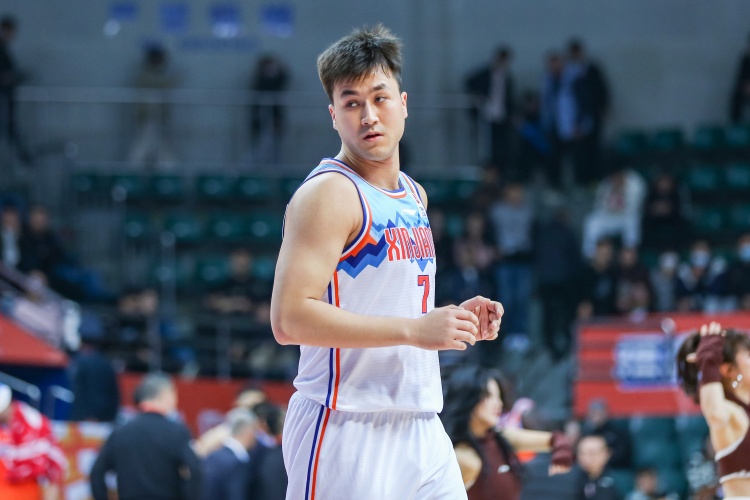  防到5犯被提前罰下！艾孜麥提全場9中3 貢獻9分1板1斷