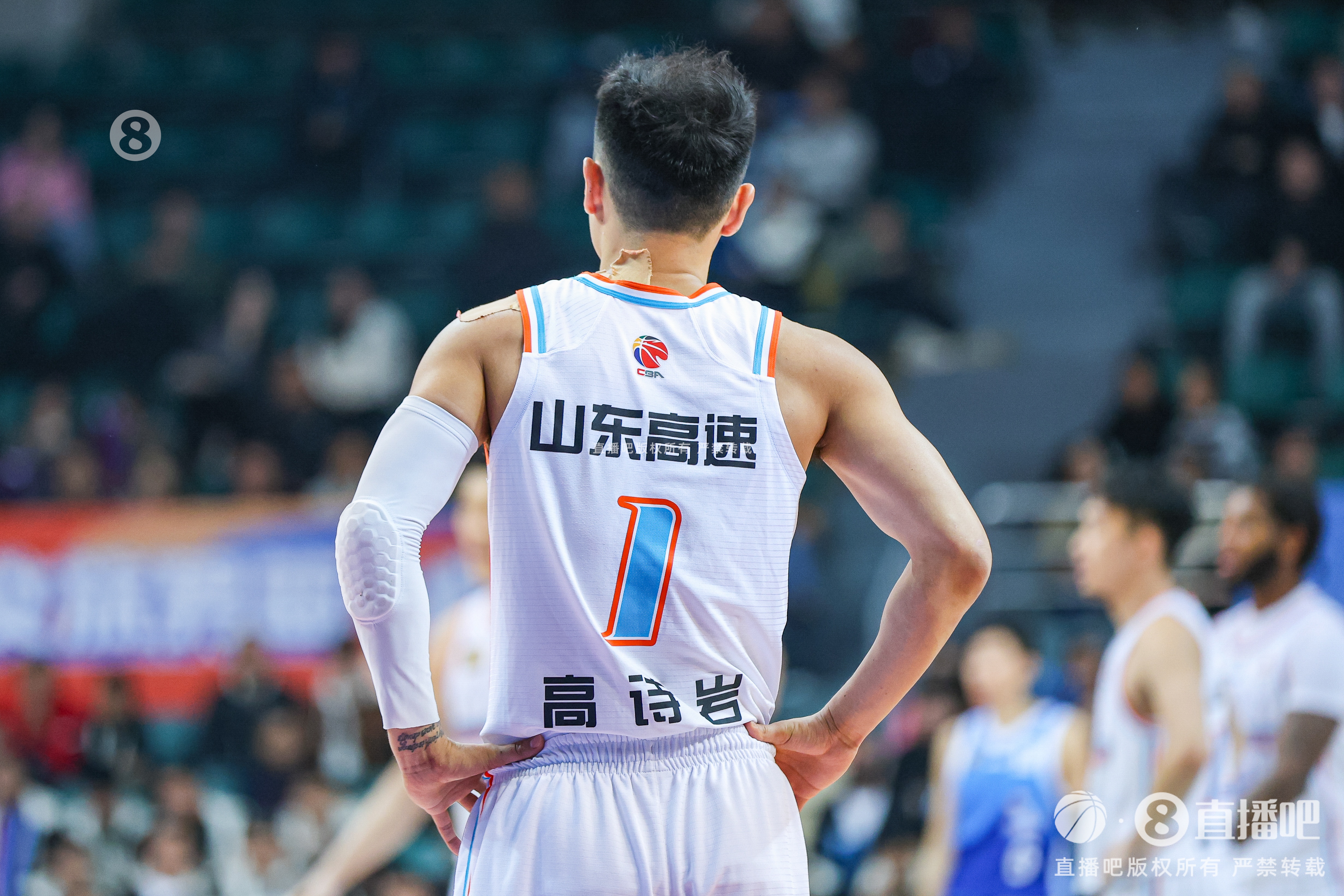  慢熱！首節(jié)山東落后四川1分 全隊首發(fā)5人單節(jié)合計僅拿到3分