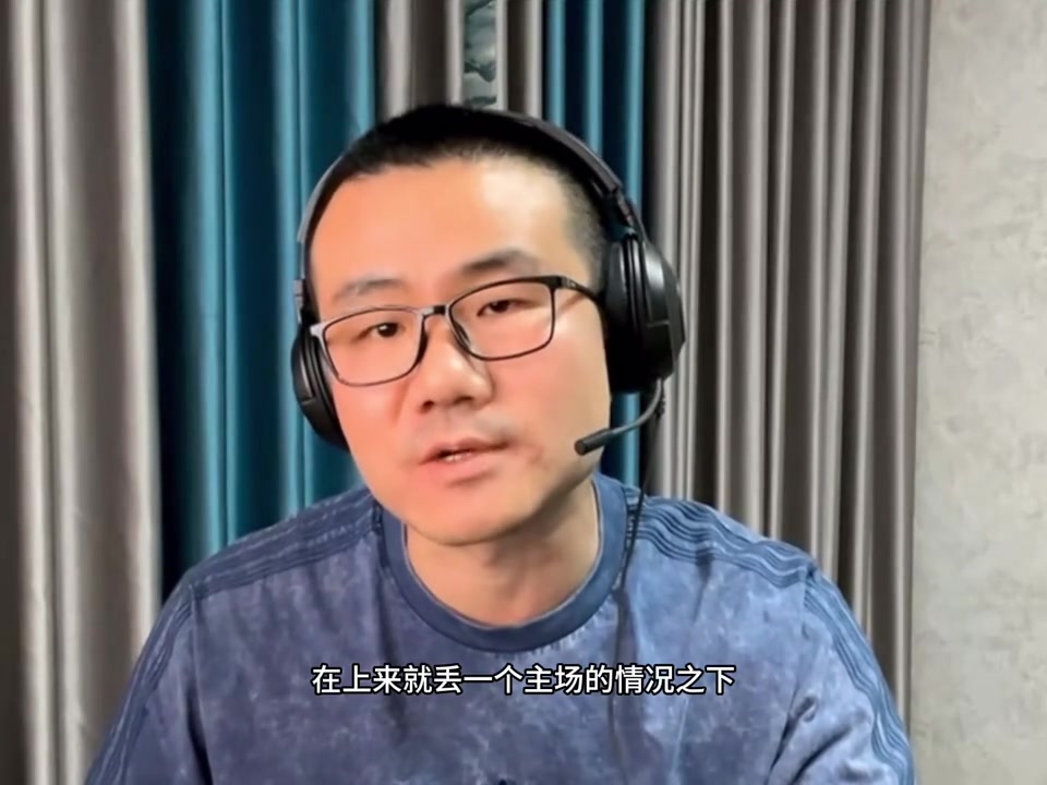  東體：海港球員賽后謝場(chǎng)時(shí)難掩失望，穆斯卡特安慰鼓勵(lì)